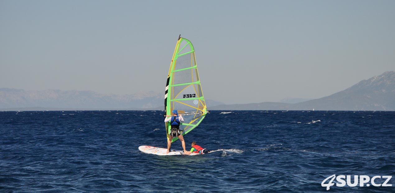 Paddleboard a windsurfing