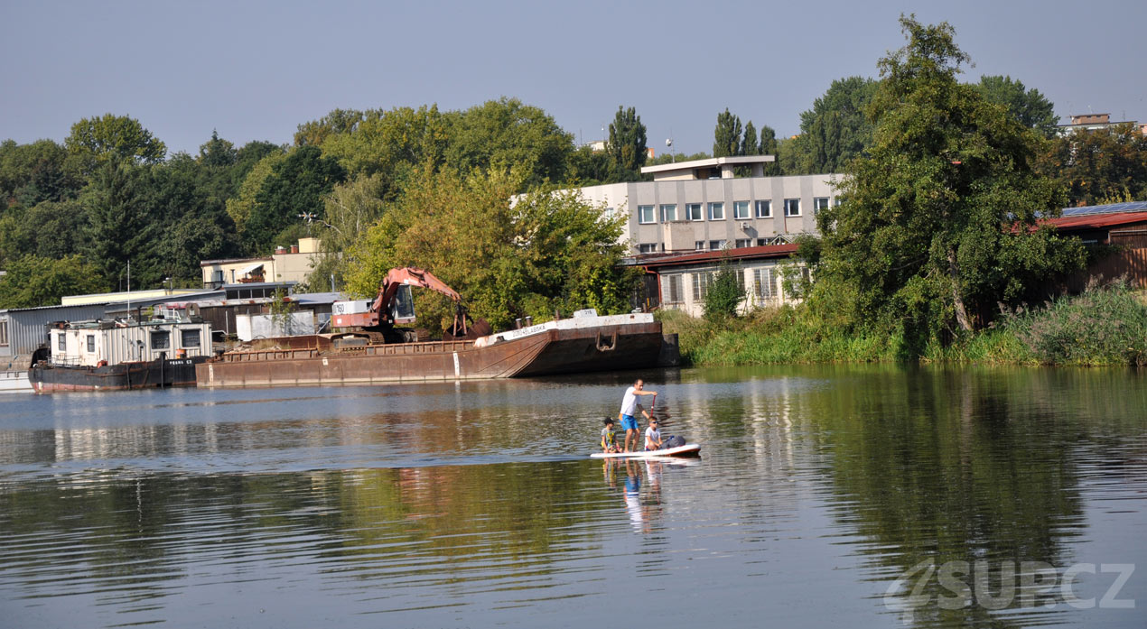 Pardubice, loděnice Na Špici, Labe zdymadlo