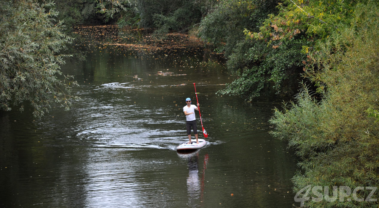 Sjíždění řeky Chrudimky na paddleboardu